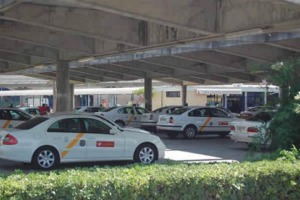 Flota de taxis en el aeropuerto de Sevilla