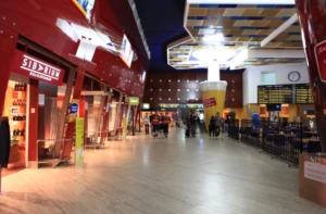 Interior del Aeropuerto de Sevilla, zona de embarque