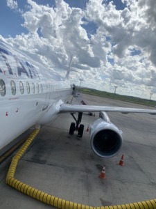 Avión de LATAM en el Aeropuerto de Guarulhos