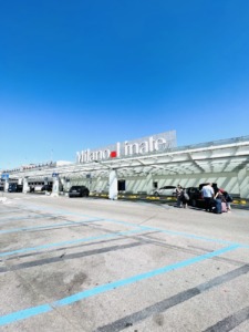 Fachada del Aeropuerto de Milán-Linate, Italia