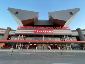 Fachada del Aeropuerto Internacional José Martí, La Habana