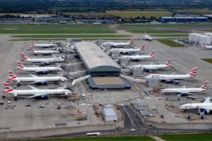 Heathrow: Terminal con aviones de British Airways en plataforma