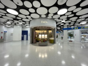 Interior del aeropuerto de Milán-Linate, Italia