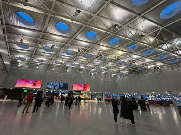 Interior del Aeropuerto de Zúrich, Suiza