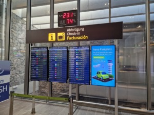 Información de vuelos y temperatura en el aeropuerto