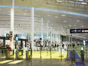 Zona de control de seguridad en el Aeropuerto de Tenerife