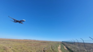 Avión de Ryanair aproximándose al Aeropuerto de Valladolid