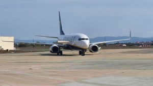 Avión de Ryanair en el Aeropuerto de Vitoria