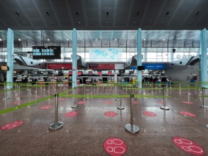 Zona de check-in en el aeropuerto de Vigo