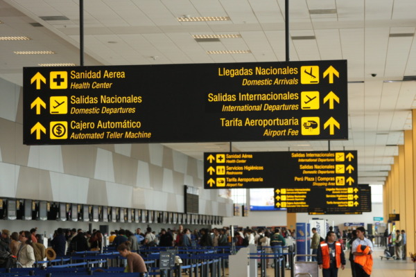 Indicaciones claras en el aeropuerto Jorge Chávez