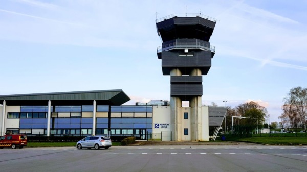 Aeropuerto de Limoges: torre de control y edificio administrativo