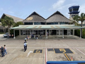 Aeropuerto de Punta Cana: Fachada de la terminal