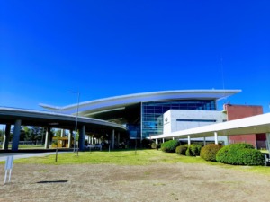 Aeropuerto Internacional de Córdoba: Arquitectura moderna y cielos despejados