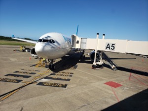Avión Airbus A330 estacionado en el aeropuerto
