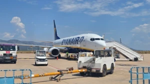 Avión de Ryanair estacionado en el aeropuerto de Castellón
