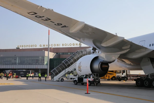 Avión en el Aeropuerto Guglielmo Marconi de Bolonia