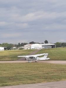 Avión en pista en el Aeropuerto de Santiago del Estero