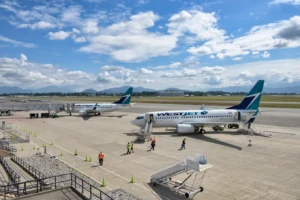 Aviones WestJet en el aeropuerto de Abbotsford, Canadá