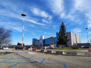 Entrada al aeropuerto de Cuneo-Levaldigi en Italia