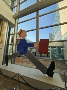 Escultura de Fernando Seguí en el Aeropuerto de Córdoba