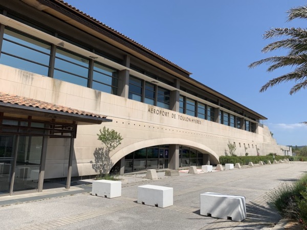 Fachada del Aeropuerto de Toulon – Hyères, Francia