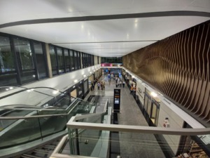 Interior del Aeropuerto Domingo Faustino Sarmiento en San Juan