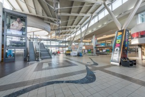 Interior del Aeropuerto Internacional de Regina, Canadá