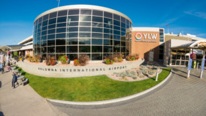 Kelowna International Airport: Fachada y paisajismo