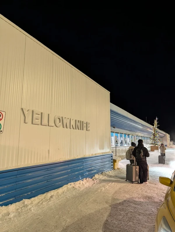 Llegada al aeropuerto de Yellowknife en Canadá