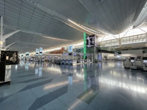 Mostradores de facturación en Haneda: un espacio tranquilo