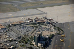 Vista aérea del aeropuerto Cristoforo Colombo de Génova