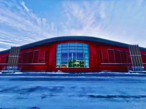 Vista exterior del Aeropuerto de Iqaluit, Canadá