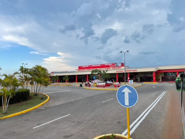 Aeropuerto Juan Gualberto Gómez: vista desde la entrada