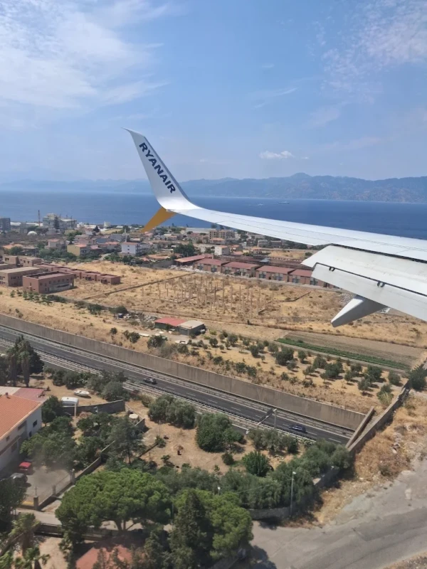 Vista aérea de Reggio di Calabria desde un avión