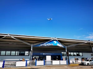 Zona de llegadas en el aeropuerto de Verona