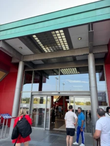 Entrada al aeropuerto de Perugia, Italia