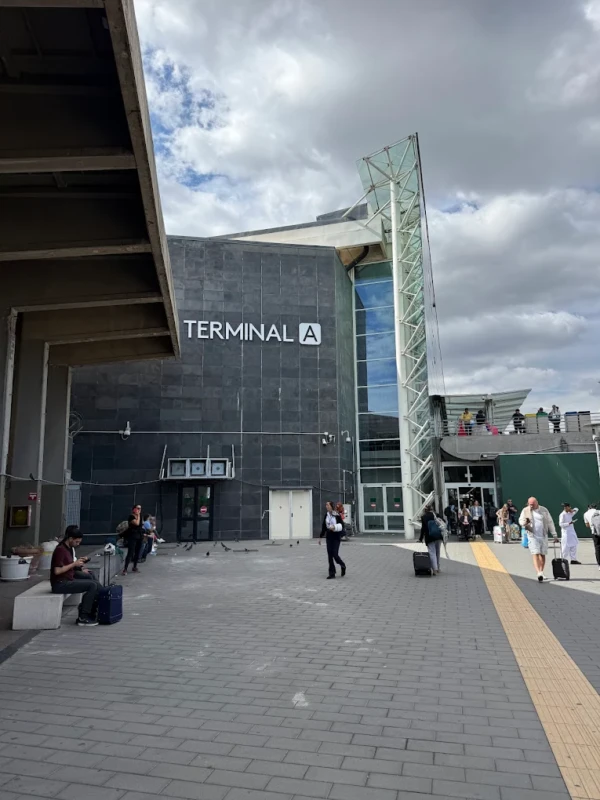 Entrada al Terminal A del Aeropuerto de Catania