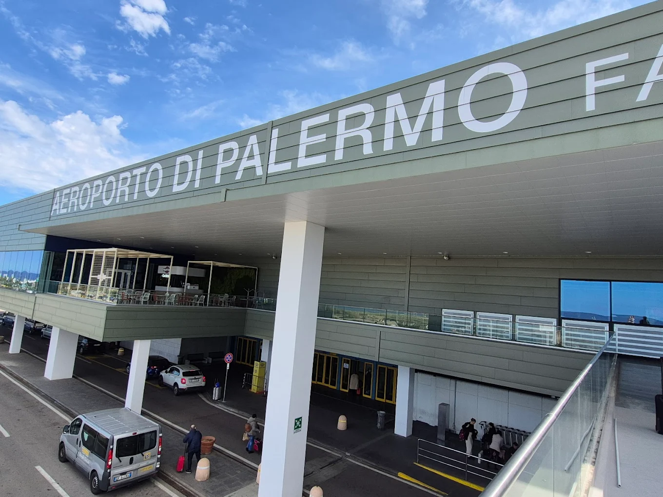 Fachada del Aeropuerto de Palermo-Punta Raisi
