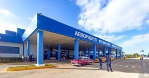 Fachada del Aeropuerto Internacional Jardines del Rey, Cuba