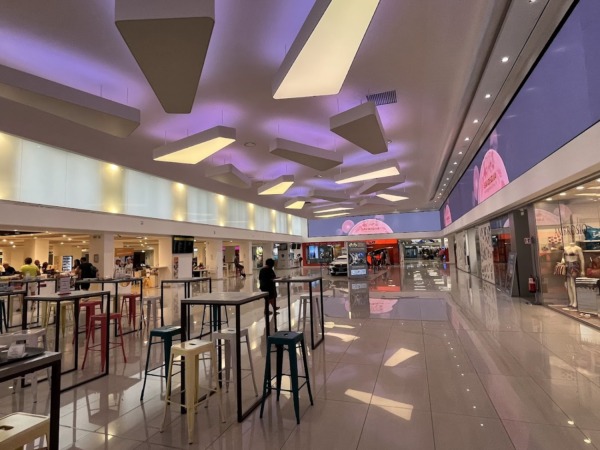 Interior del Aeropuerto de Alghero-Fertilia, Italia