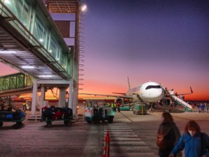 Amanecer en el Aeropuerto Internacional El Plumerillo