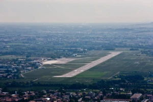 Vista aérea del aeropuerto de Forlì, Italia