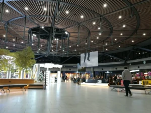 Interior del aeropuerto de Lyon-Saint Exupéry