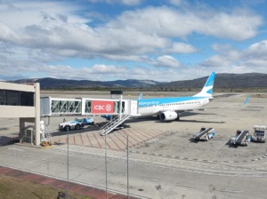 Avión de Aerolíneas Argentinas en el Aeropuerto de Bariloche