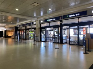Zona de salidas en el Aeropuerto de Bariloche
