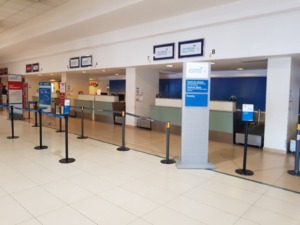 Área de check-in en el Aeropuerto Internacional de Mar del Plata