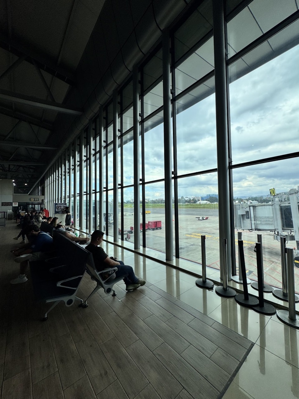 Esperando el vuelo en el Aeropuerto Internacional La Aurora