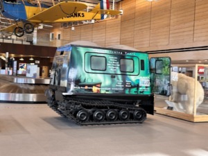 Vehículo oruga para tours en el aeropuerto de Fairbanks