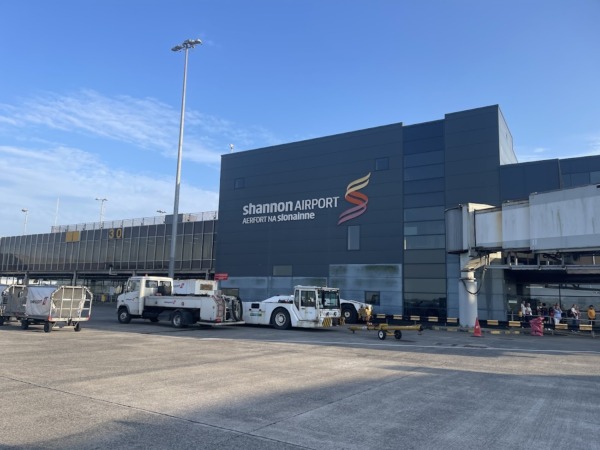 Vista exterior del aeropuerto de Shannon, Irlanda