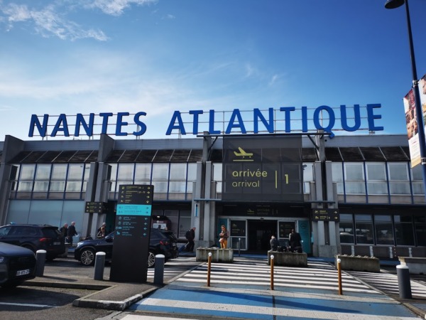 Fachada del aeropuerto de Nantes Atlantique, Francia